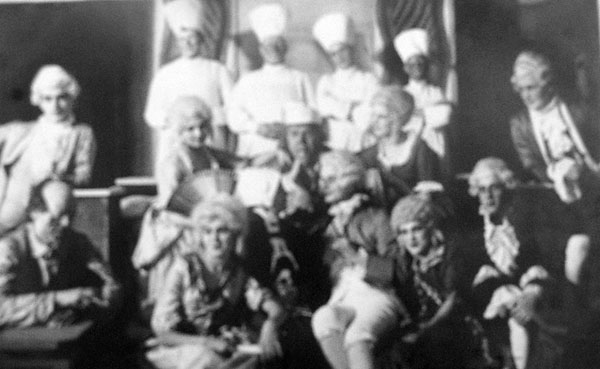 Vanha postikortti keittiöväestä