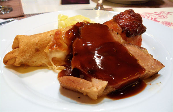 Lihalajitelma lautasella